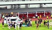 蘇州東吳vs石家莊突發(fā)球員昏倒，救護車緊急進場救治??