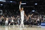 ?？怂惯€未復(fù)出！5-0隊(duì)史最佳開局 這支新生代馬刺是如何做到的？