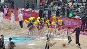 天氣冷了，但廣東男籃啦啦隊的表演依舊熱情~